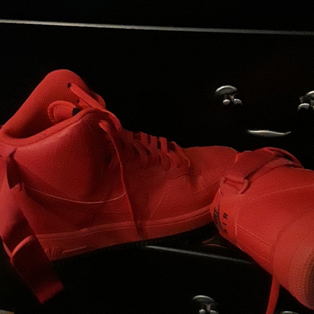 Size 9 mens Nike airs